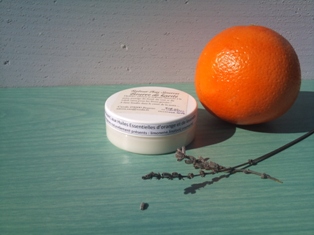 karité en format 50g à transporter partout, aux huiles essentielles bio