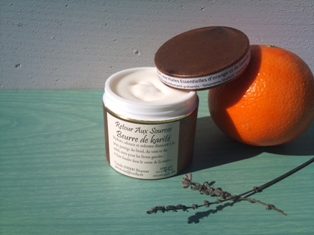 karité en massage relaxant aux huiles essentielles bio, idéal peaux sèches